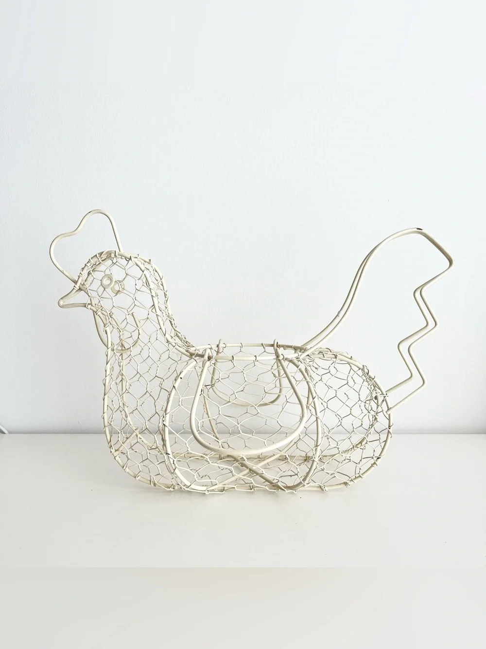 Vintage Chicken Metal Wire Egg Basket Ivory Farmhouse Chic Rustic Handles 14